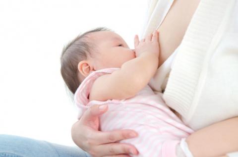 A szoptatás életmentő lehet a babának is és az anyjának is